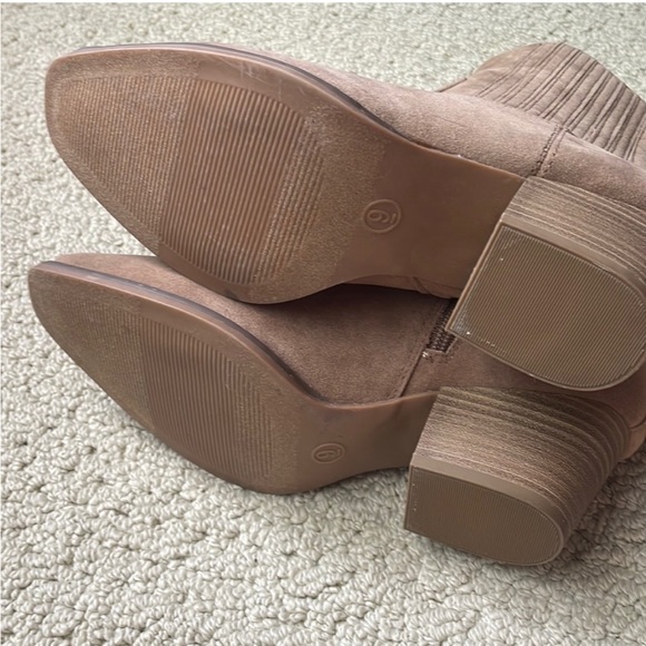 Universal Thread Booties - Picture 5 of 13